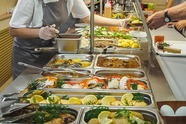 Avec la fin du tout plastique, le défi du lavage des contenants réemployables